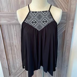 Maurice’s tank with button back and top design - size large